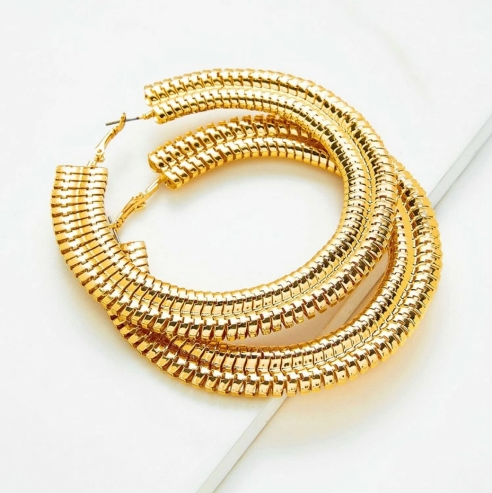 *Courtney* Large Detail Hoop Earrings - Picture 3 of 5